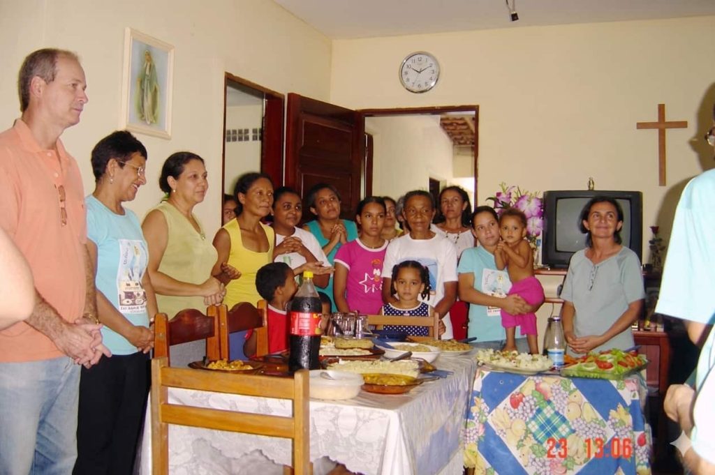 Acervo Histórico da TV Jampa - Registro de café da manhã comunitário na Casa de Maria