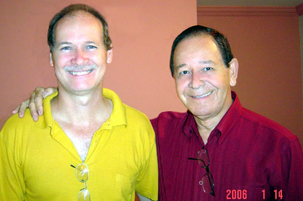 Acervo Histórico da TV Jampa - Petrucio Prado ao lado de seu pai Alvandir Sarmento
