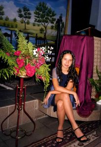 Sonysa Yara Pereira Alexandre em registro histórico da Folha do Valentina de 2003, destacando a jovem cantora gospel como talento do bairro Valentina, em João Pessoa.