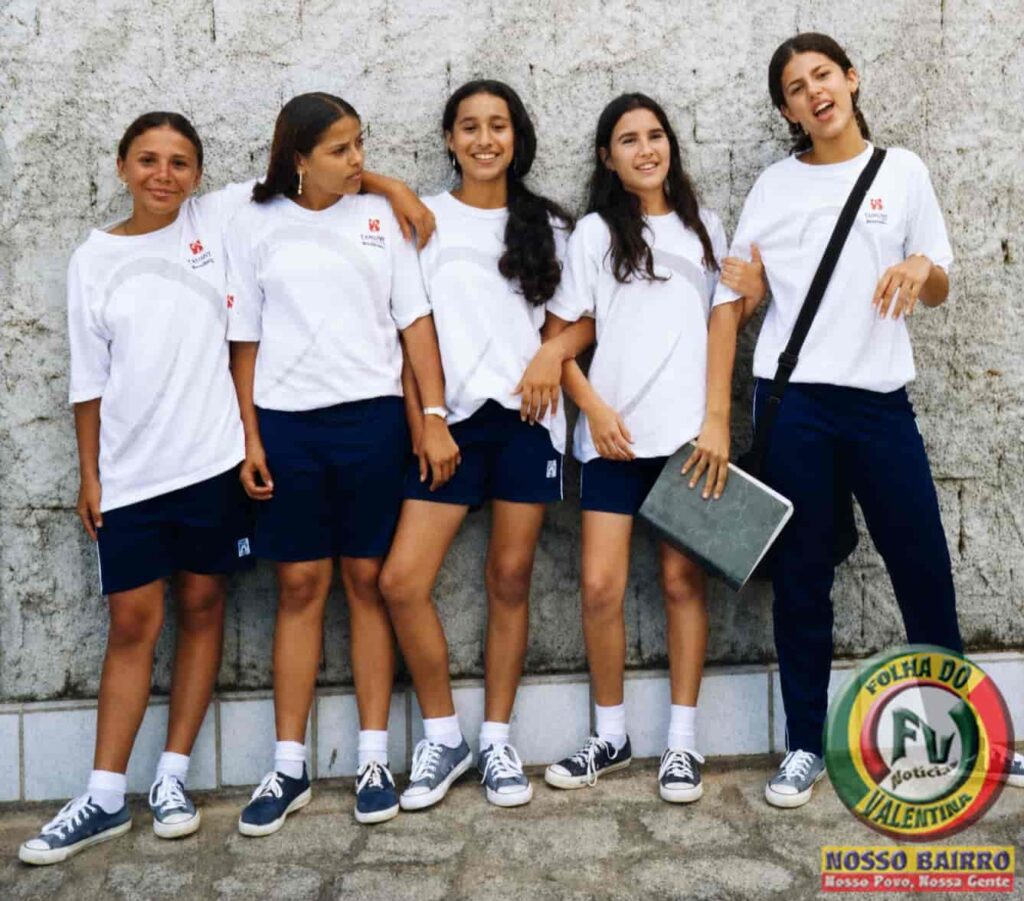 Grupo de estudantes da Fundação Bradesco formado por Katiussy, Diana, Ingrid Mayara, Letícia e Ana Karla.