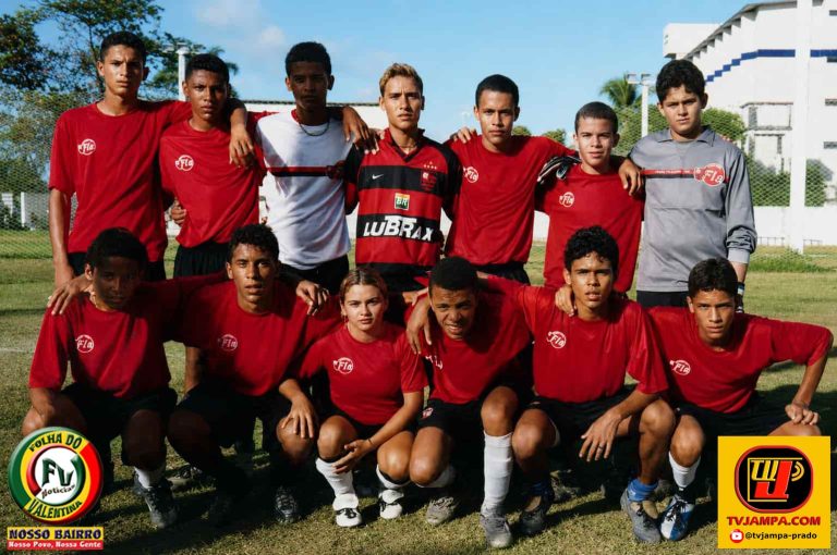 A imagem registrava Valéria Sampaio cercada por jovens atletas da Escolinha Fla no Valentina.