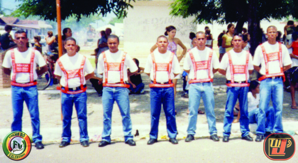 Policia Civil bem organizada e atenta no desfile da Folha do Valentina 2003