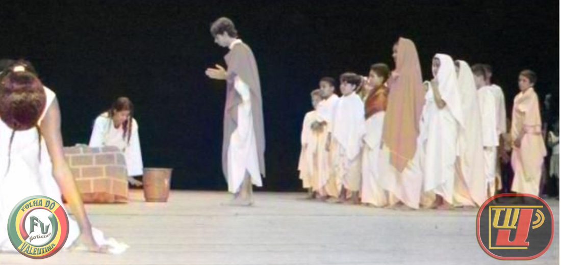 Instituto Evangélico Hatikva em apresentação teatral no Teatro Paulo Pontes em João Pessoa