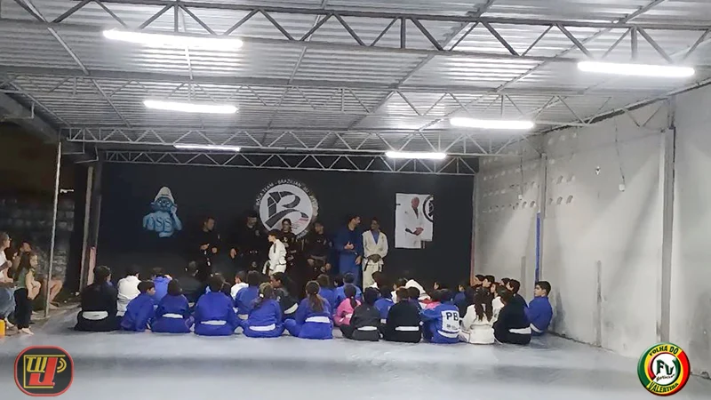 Professores Ted e Kleber coordenando a entrega de faixas na Boca Team Jiu Jitsu João Pessoa.