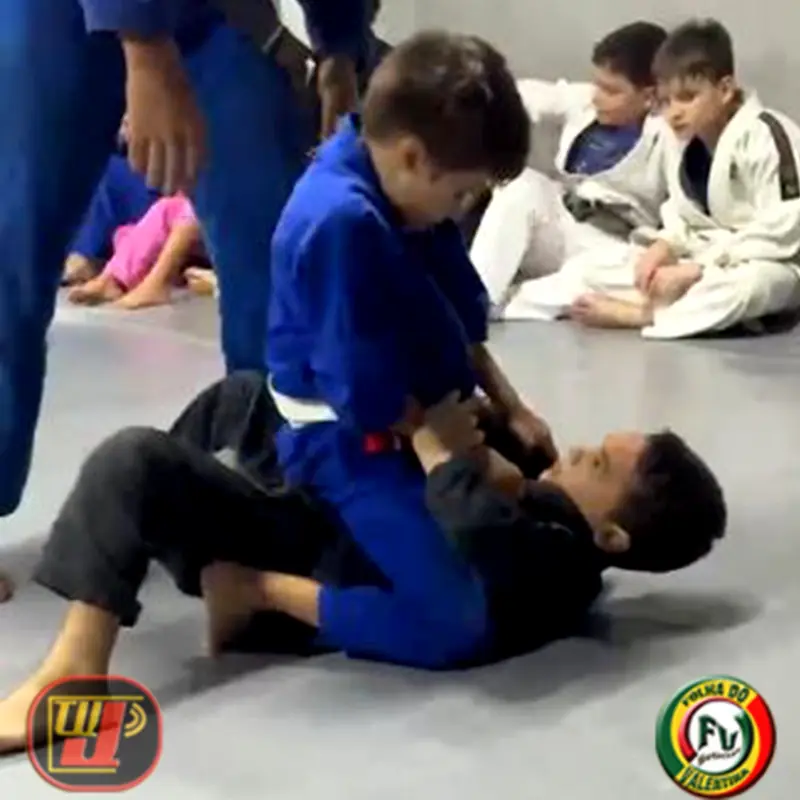 Breno Prado, de 7 anos, em combate na Boca Team Jiu Jitsu João Pessoa.