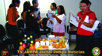 Alunos Lendo o Jornal Jampa Notícias no Curso Empreender-JP