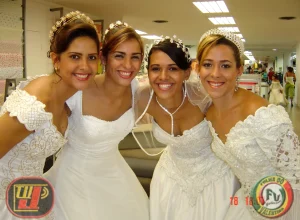 Carol - Ada - Leidy Anny - Mary Anne - Folha do Valenti -